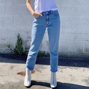 PACSUN LIGHT WASH MOM JEANS